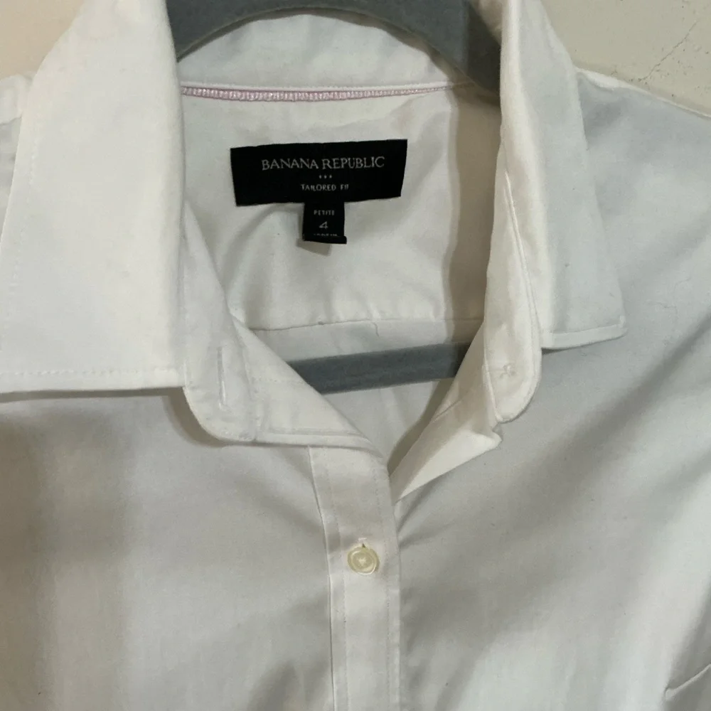 Banana republic Classic White Women’s Dress Shirt - Long Sleeve